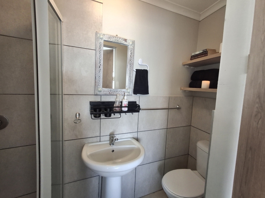 To Let 2 Bedroom Property for Rent in Island View Western Cape